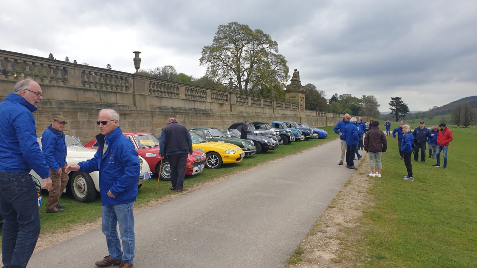 Nigel Allen VW - Discussing next route at Chatsworth